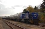InfraLeuna 210 mit dem DGS 95725 von Gro�korbetha nach Karsdorf, am 24.10.2013 beim Kreuzungshalt in Freyburg Bbf.