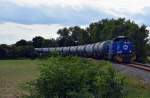 InfraLeuna 208 mit einem Kesselwagenzug nach Karsdorf, am 23.08.2014 bei Ro�bach.