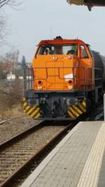 InfraLeuna 213 (92 80 1275 105-5 D-NRAIL) mit Kesselwagen aus Karsdorf, am 10.03.2015 bei der Durchfahrt in Laucha.