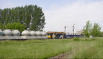 Am 26.05.2007 zieht die InfraLeuna GmbH 204 einen Zementleerzug durch Laucha nach Karsdorf. Als Wagenlok an zweiter Stelle l�uft die CTL Logistics ST43-R 07 mit, die damals in Karsdorf repariert wurde. Sie ist eine ehemalige Lok der Karsdorfer Eisenbahngesellschaft. (Foto: Klaus Pollm�cher)