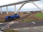 InfraLeuna 206 brachte am 19.02.2019 leere Kesselwagen zur Abstellung nach Vitzenburg und ist hier in Karsdorf Lz in Richtung Naumburg unterwegs.