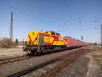 MEG 102 mit zehn Loks der BR 111 von Stillstandsmanagement Leipzig-Engelsdorf nach Karsdorf, am 24.03.2020 in Naumburg Hbf.