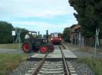 Die Ferkeltaxen 772 141-8 + 772 140-0 der Oberwei�bacher Berg- und Schwarzatalbahn am 07.09.2008 beim Fotohalt in Kirchscheidungen.