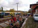 Mit Informationsst�nden und Gegrillten verbrachten viele Besucher einen sch�nen Nachmittag in Karsdorf; 24.10.2010.