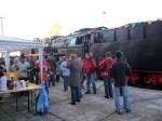 Links: Dampf vom Grill, rechts: Dampf aus der Rauchkammer; 24.10.2010.