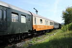 MITROPA DR 51 50 88-15 023-7 WRg (55 80 88-13 023-7 D-EFSFT) im DPE 17399 von Sta�furt nach Karsdorf, am 09.09.2023 in Laucha (Unstrut).