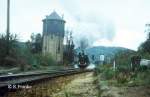 DR 44 1093-2 mit einem Sonderzug von Artern nach Naumburg neben dem Wasserturm im Bf Nebra; 01.10.1989 (Foto: Roberto Franke) 