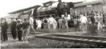 Eisenbahn zum sehen und anfassen im Bf Laucha, zahlreiche B�rger gratulierten zum 100.Geburtstag  unserer  Unstrutbahn; 01.10.1989 (Foto: Dieter Thomas)