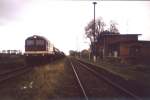 LEG 120 295-1 mit einem Fotog�terzug von Nebra nach Sta�furt, am 12.11.2006 im Bahnhof Gehofen.