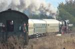 Der Sonderzug aus Nossen auf der R�ckfahrt als Leerzug von Karsdorf nach Freyburg, am 18.10.2008 bei Laucha kurz vor dem Posten 7 (ehem.