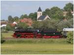 IG 58 3047 e.V. 35 1097-1 als Schlu�lok am DPE 91540 auf der R�ckfahrt nach St. Egidien, vor der Ortskulisse von Gro�jena, 09.06.2012 (Foto: Steffen Tautz)