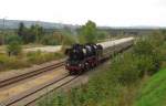 Die 41 1144-9 der IGE Werrabahn-Eisenach mit dem RE 16197  Rotk�ppchen-Express II  aus Camburg, am 05.10.2013 bei Kreuzungshalt im ehemaligen Bahnhof Freyburg.