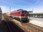 EBS 132 334-4 mit dem DPE 74381  FahrradExpress  aus Karsdorf, am 20.08.2016 bei der Einfahrt in Naumburg Hbf.