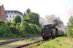 Die 41 1144-9 der IGE Werrabahn-Eisenach mit dem  Rotk�ppchen-Express I  nach Altenburg, am 21.05.2017 in Freyburg Bbf.