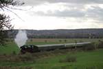 IGE Werrabahn-Eisenach 41 1144-9 mit dem  Rotkäppchen-Express II  von Eisenach nach Freyburg, am 22.10.2017 zwischen Kleinjena und Freyburg.