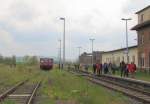 EBS 772 345-5 als  Unstrut-Schrecke-Express  DbZ 32700 aus Erfurt Hbf, am 01.05.2013 nach der Ankunft in Ro�leben.