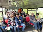 Die Fahrgäste im EBS 772 345 als 12.