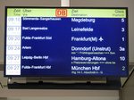 Die Anzeigetafel mit dem  Unstrut-Schrecke-Express  nach Donndorf, am 01.05.2016 in Erfurt Hbf.