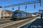Français
Re 465 010 [Mont Vully]
Ici à Burgdorf
Le 06 Mars 2014

Allemand
Re 465 010 [Mont Vully]
Hier in Burgdorf
06. März 2014