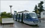Ein  Petit Train  ganz modern und Windschnittig: die Binzer B�derbahn kutschiert Kurg�ste durch den Ort und so auch von Gro�bahnhof (DB AG) zum  Klein -Bahnhof des Rassenden Rolands, wo dieses Bild