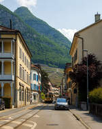 Die Straßenbahn von Aigle kommt:  Der AL Regionalzug von Leysin nach Aigle fährt am 28.