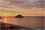 Sonnenaufgang am Strand von Spotorno.